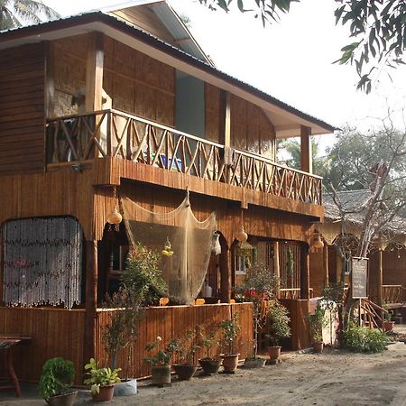 Soe Ko Ko Beach House & Restaurant Ngwesaung Ngoại thất bức ảnh
