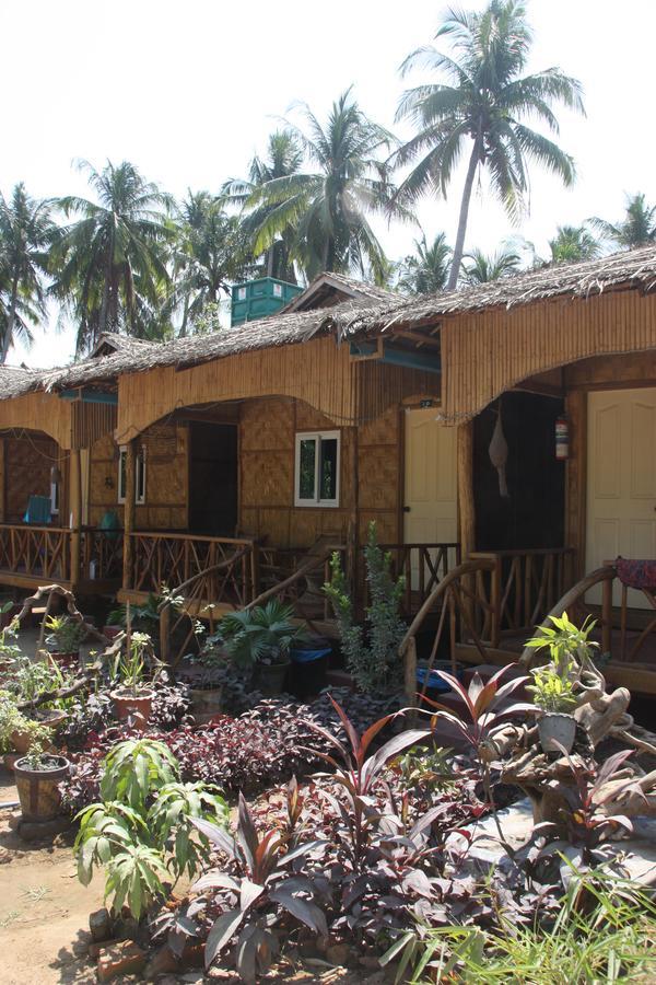 Soe Ko Ko Beach House & Restaurant Ngwesaung Ngoại thất bức ảnh