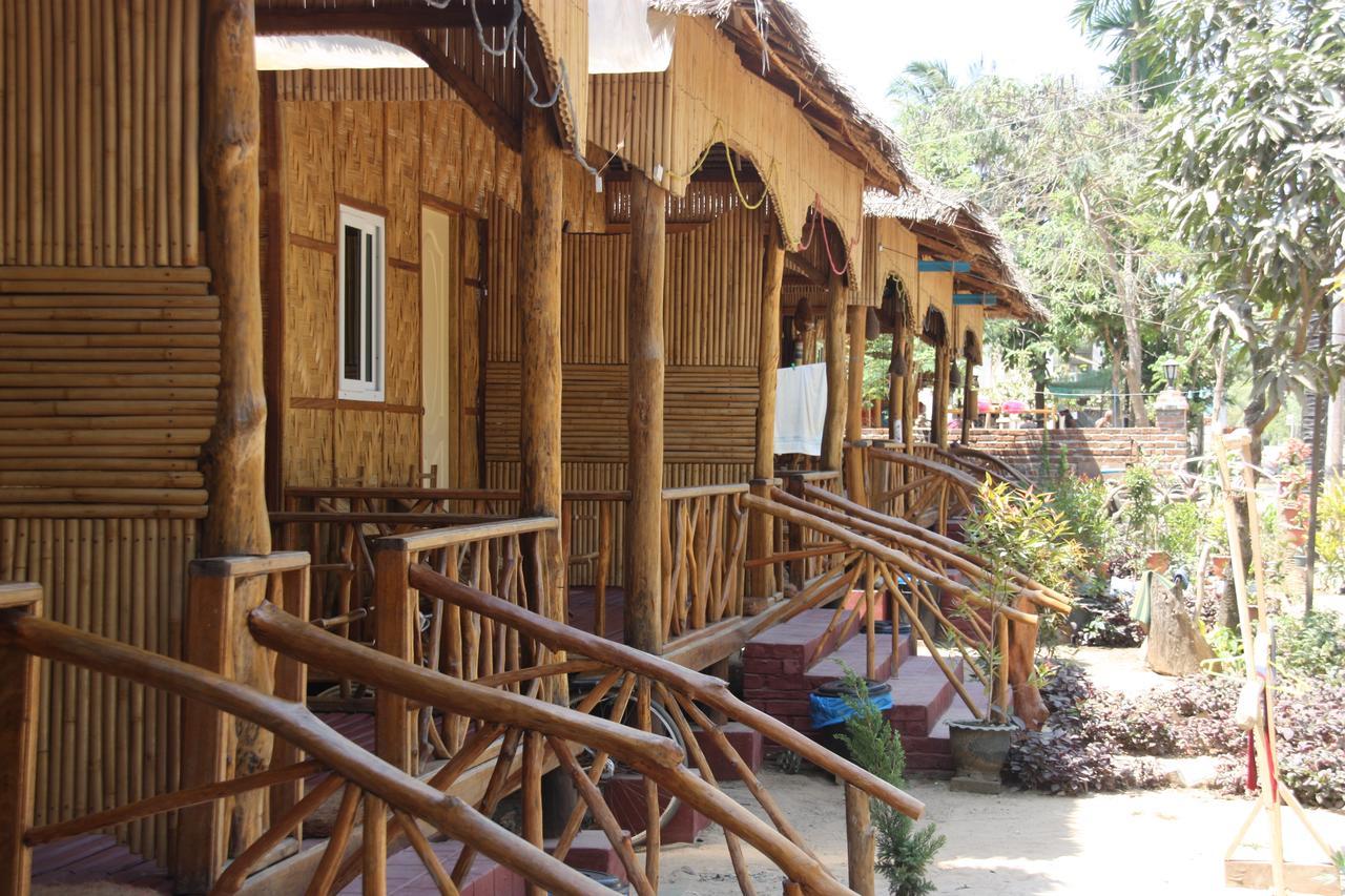 Soe Ko Ko Beach House & Restaurant Ngwesaung Ngoại thất bức ảnh