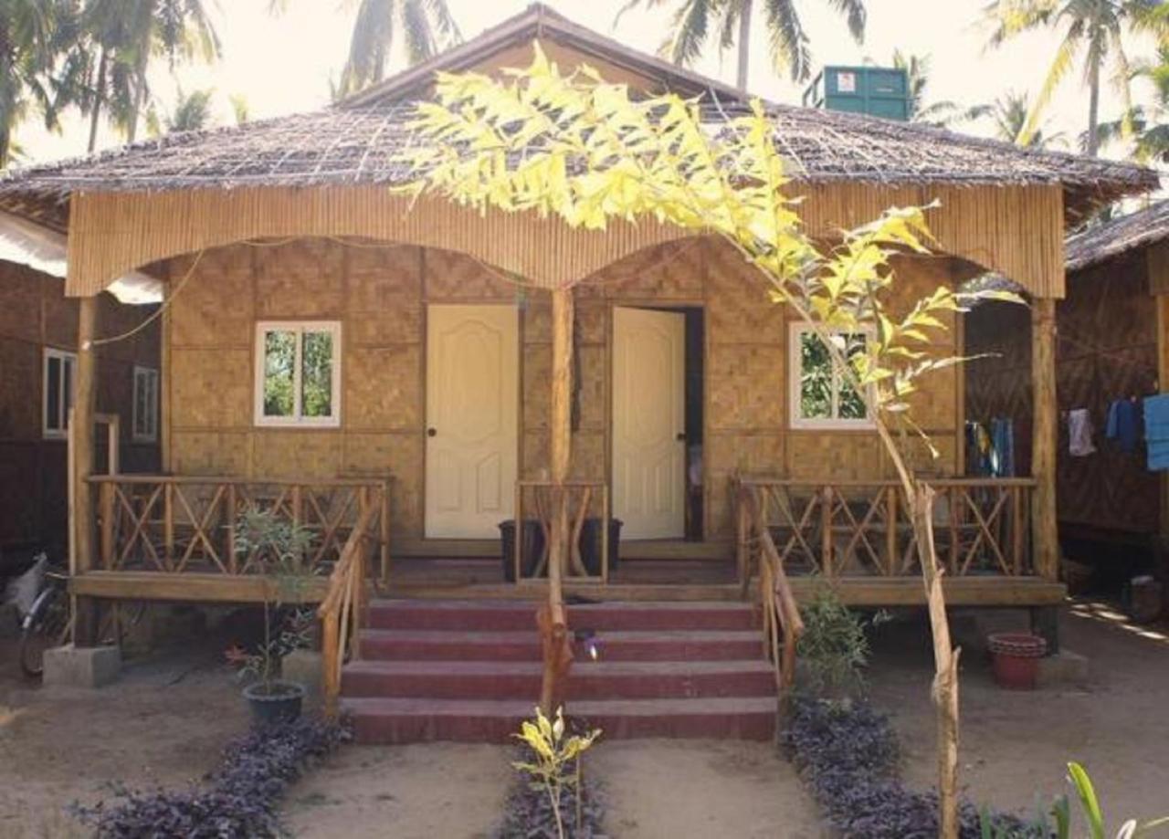 Soe Ko Ko Beach House & Restaurant Ngwesaung Ngoại thất bức ảnh